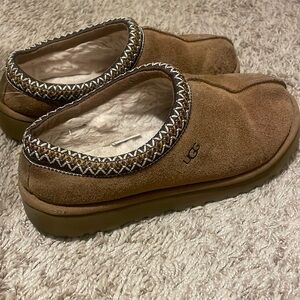 TASMAN (CHESTNUT)
UGG